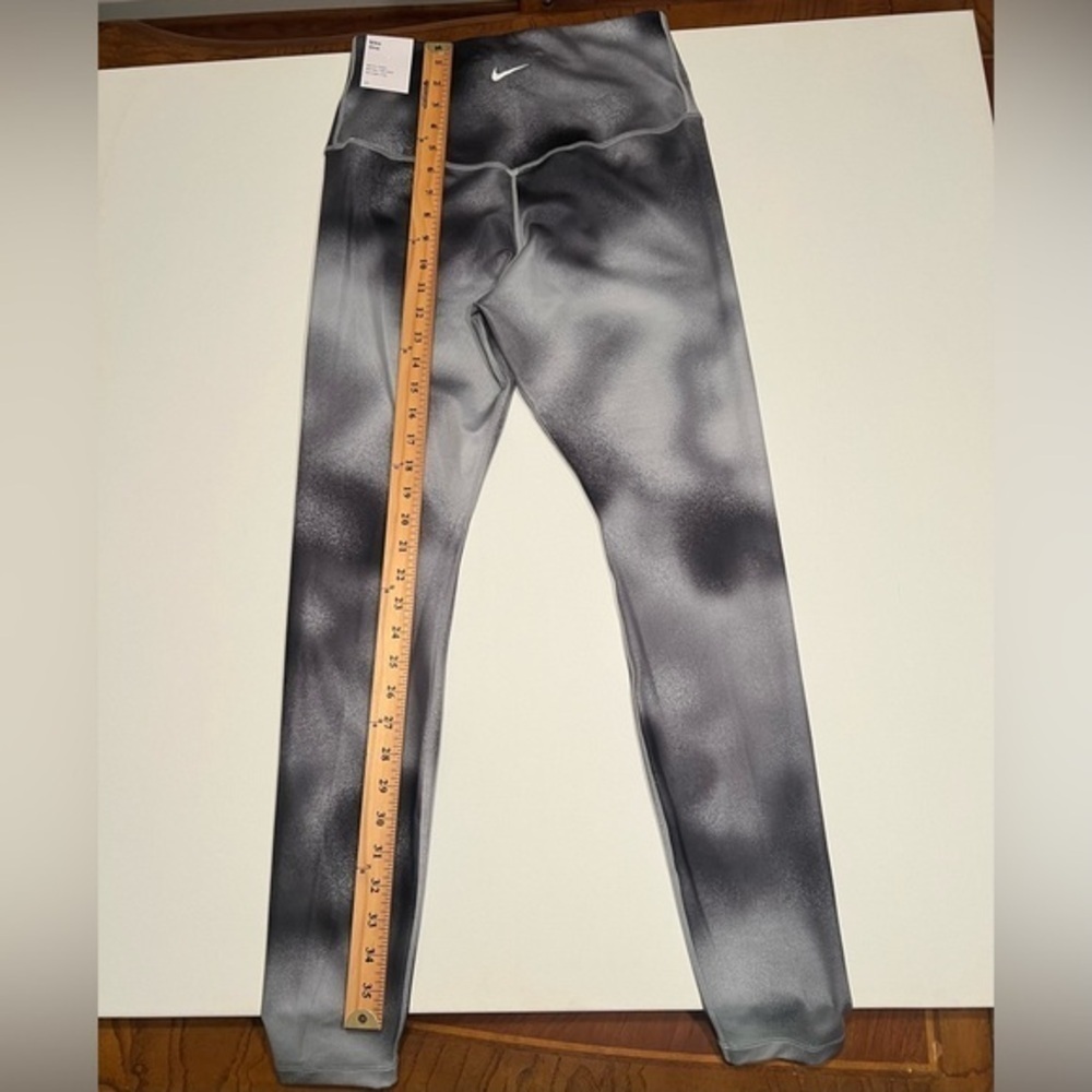 NWT Women Nike One High Rise Waist Printed Legging Dri-Fit Pants Size M (M) $65